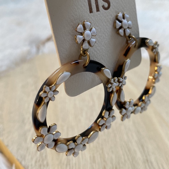 🎉HP🎉 ITS Floral Hoop Post Earrings 💗 White Brwon & Black - Picture 8 of 8